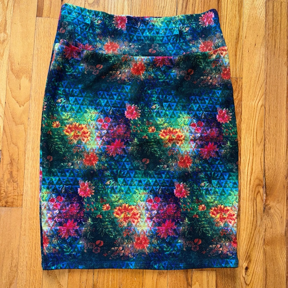 EXCELLENT Used Condition LuLaRoe Skirt